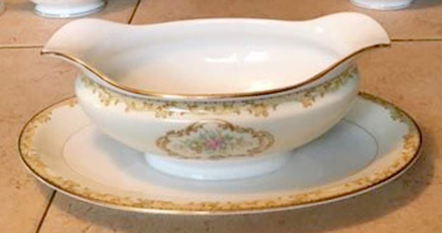 N247 Gravy Boat with Attached Underplate by Noritake-1