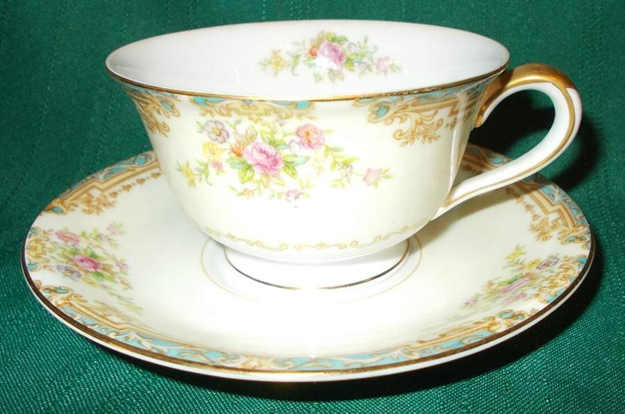 N299 Footed Cup & Saucer Set by Noritake-1