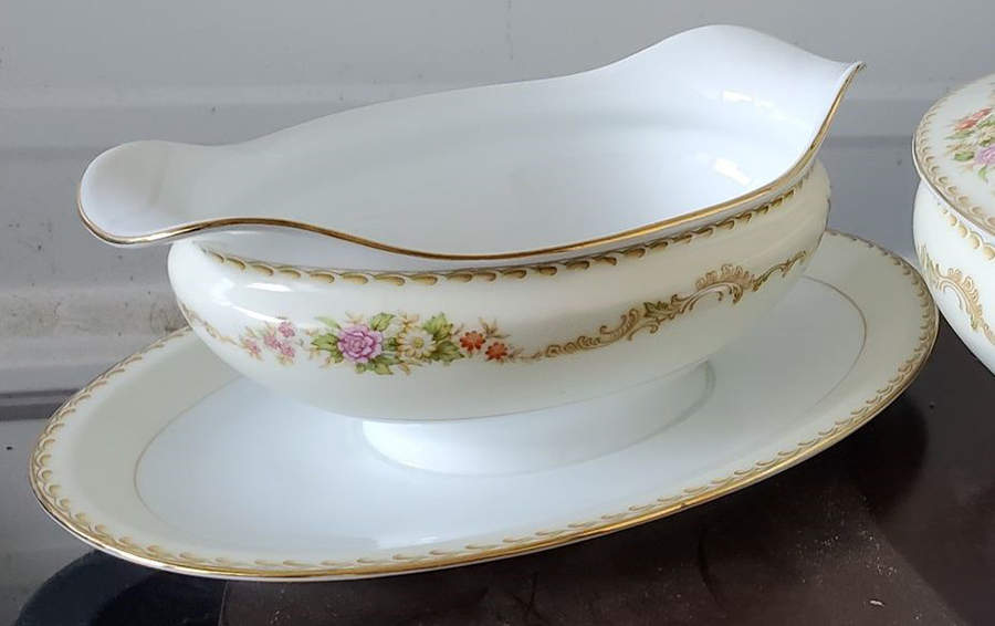 N311 Gravy Boat with Attached Underplate by Noritake-1