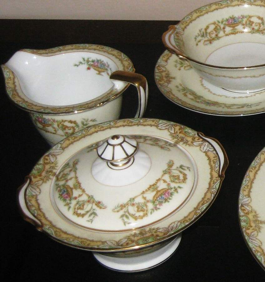 N325 Sugar Bowl & Lid by Noritake-1