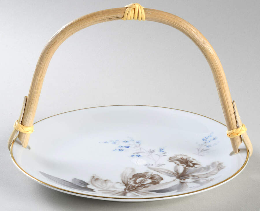 N354 5 3/8"-5 5/8" Bamboo Handled Serving Plate  HC by Noritake-1