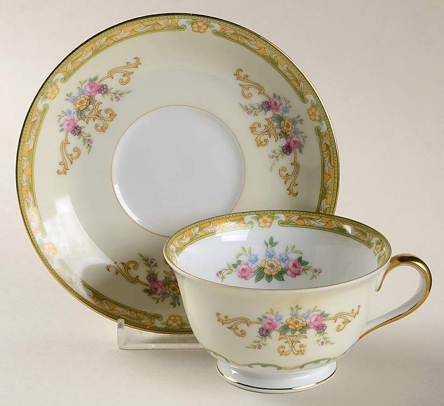 N382 Footed Cup & Saucer Set by Noritake-1