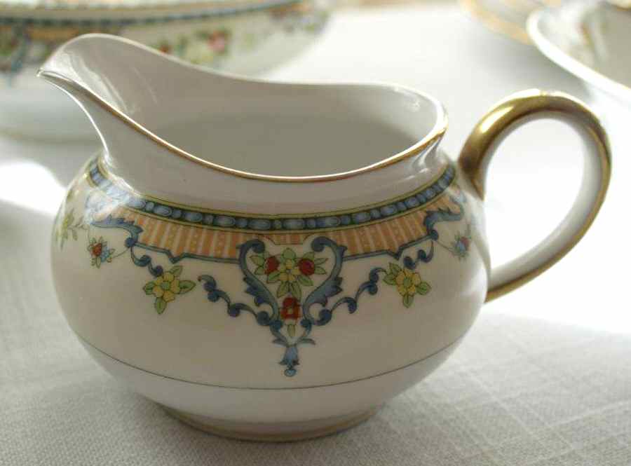 N419 Creamer by Noritake-1
