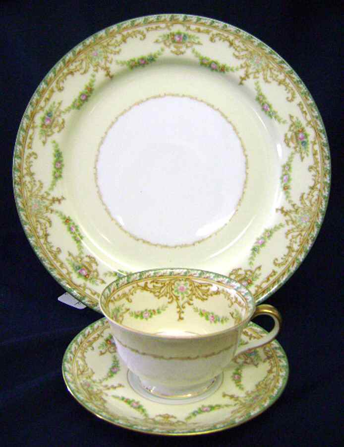 N426 Footed Cup & Saucer Set by Noritake-1