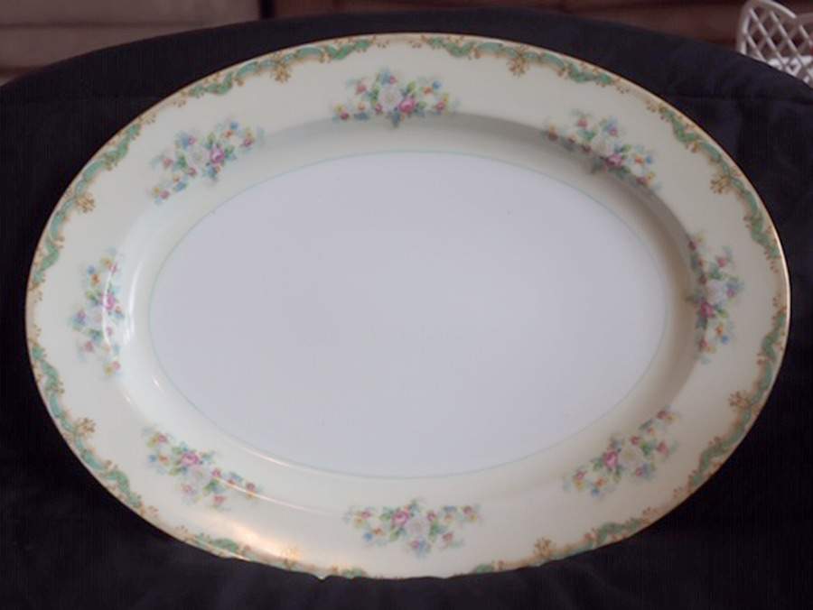 N427 14" Oval Serving Platter by Noritake-1