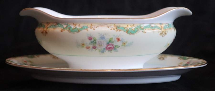 N427 Gravy Boat with Attached Underplate by Noritake-1