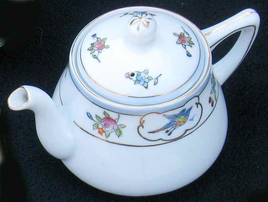 N537 Child's Teapot & Lid by Noritake-1