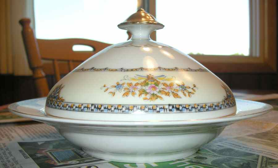 N543 Round Covered Butter by Noritake-1