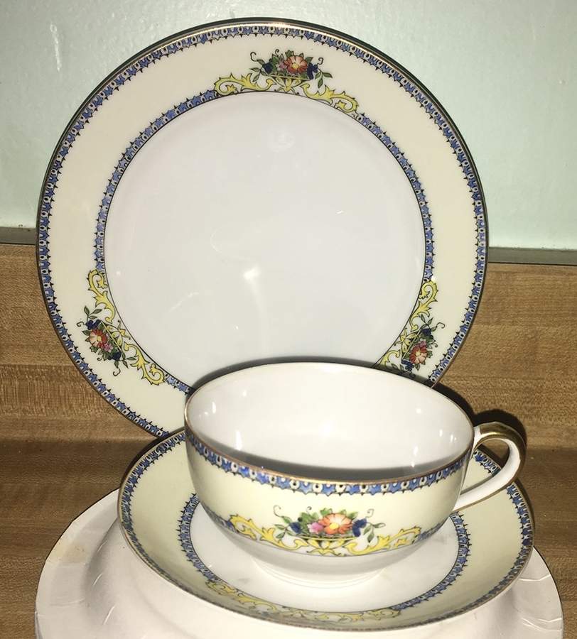 N552 Flat Cup & Saucer Set by Noritake-1