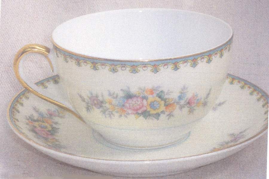 N565 Footed Cup & Saucer Set by Noritake-1