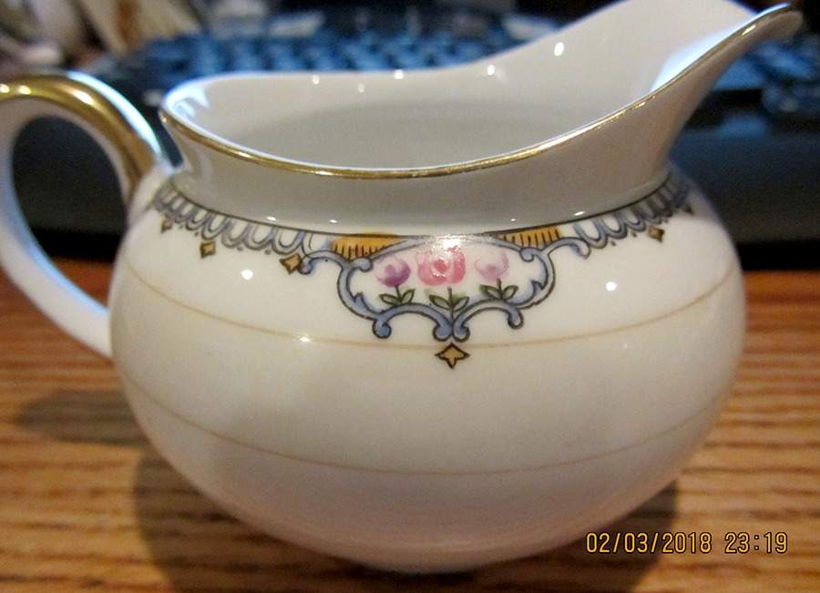 N675 Creamer by Noritake-1