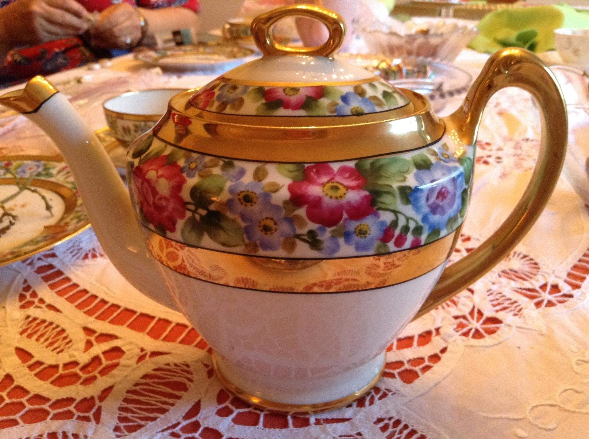 N787 Teapot & Lid by Noritake-1