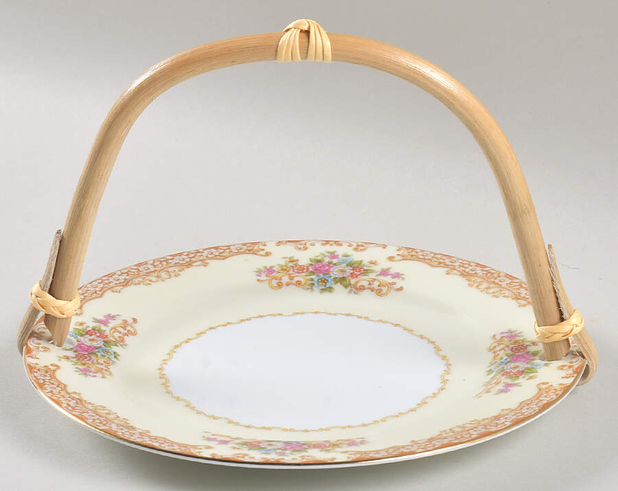 N79 5 3/8"-5 5/8" Bamboo Handled Serving Plate  HC by Noritake-1
