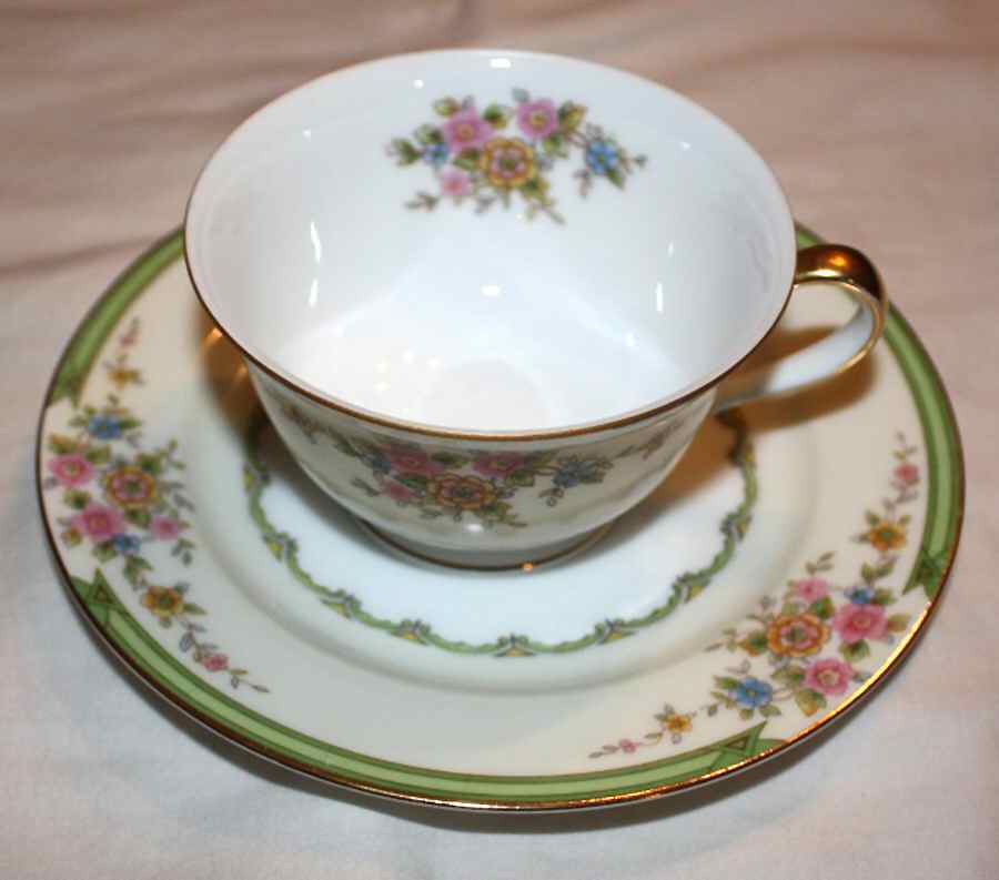 N798 Footed Cup & Saucer Set by Noritake-1