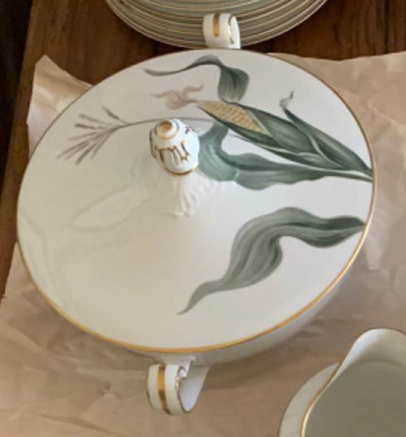 N831 Round Covered Vegetable by Noritake-1