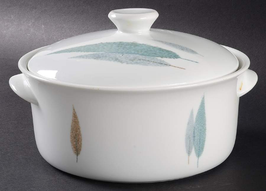 Namiki 2.5 Qt Round Covered Casserole by Noritake-1