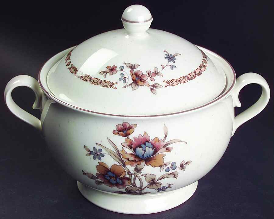 New Castle 2 Qt Round Covered Casserole by Noritake-1