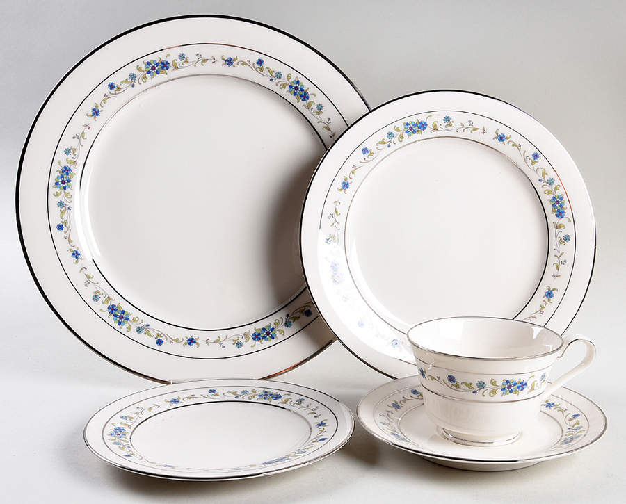 Norma 5 Piece Place Setting by Noritake-1