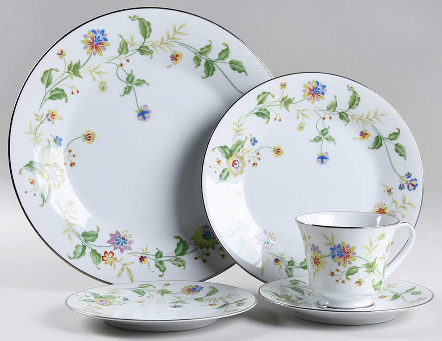 Nouveau 5 Piece Place Setting by Noritake-1