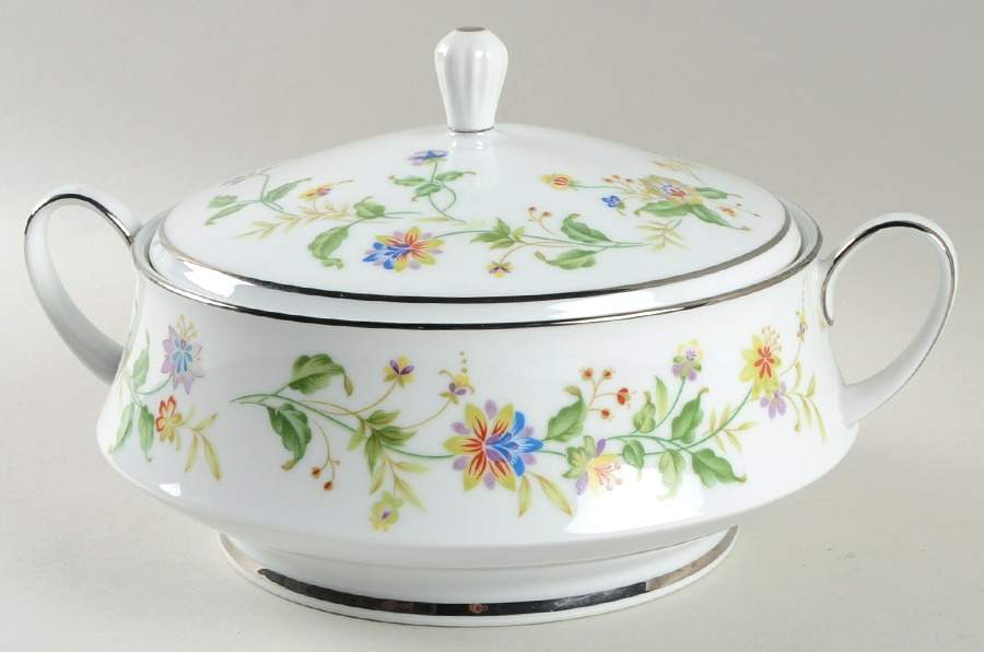 Nouveau Round Covered Vegetable by Noritake-1