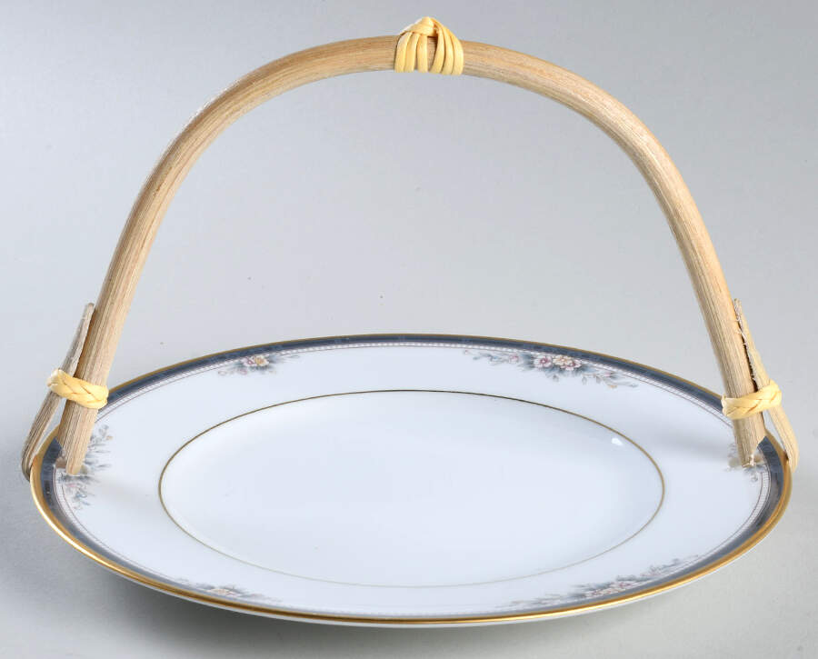 Ontario 5 3/8"-5 5/8" Bamboo Handled Serving Plate  HC by Noritake-1