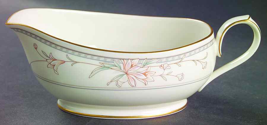 Orient Point Gravy Boat by Noritake-1