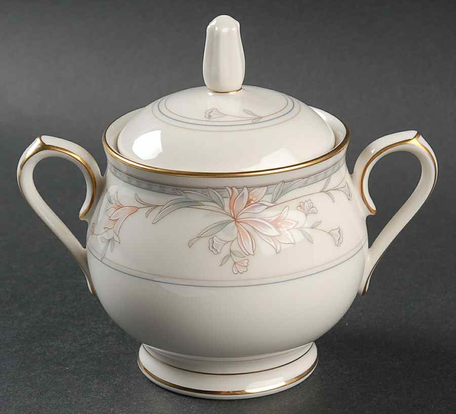Orient Point Sugar Bowl & Lid by Noritake-1