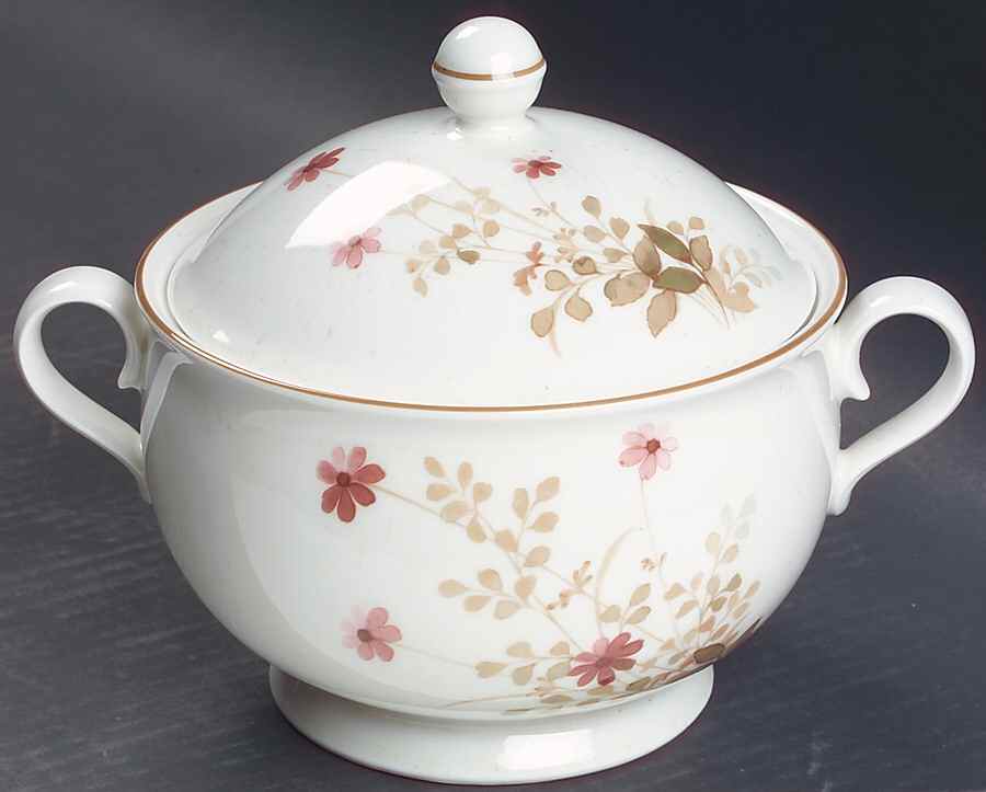 Outlook 2 Qt Round Covered Casserole by Noritake-1