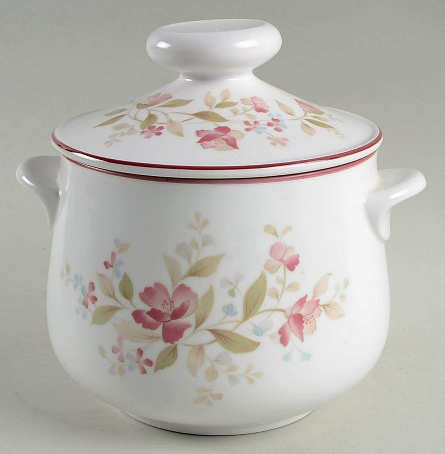 Overture 2 Qt Round Covered Casserole by Noritake-1