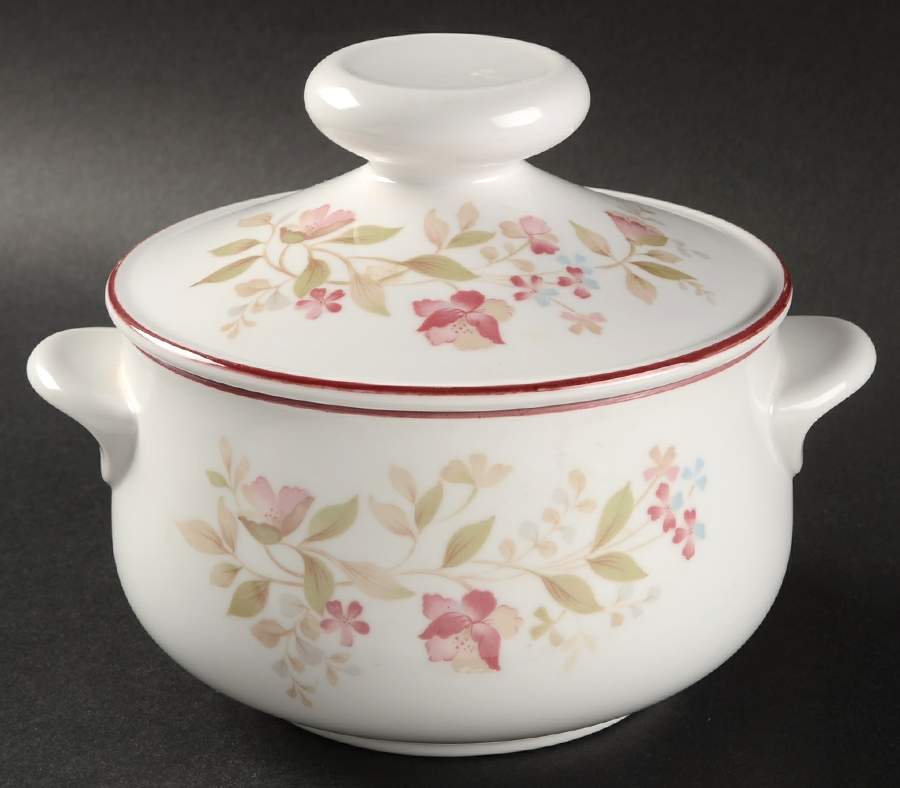 Overture 1.25 Qt Round Covered Casserole by Noritake-1