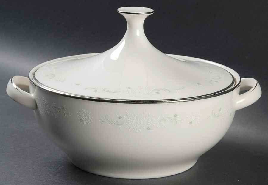 Pamela Round Covered Vegetable by Noritake-1