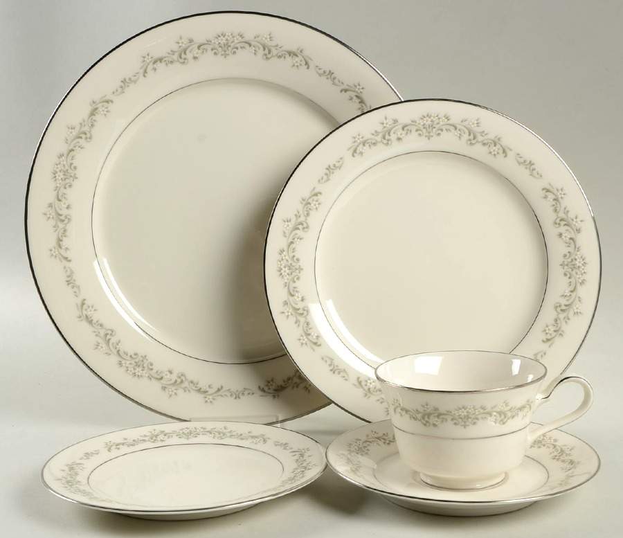 Parkridge 5 Piece Place Setting by Noritake-1