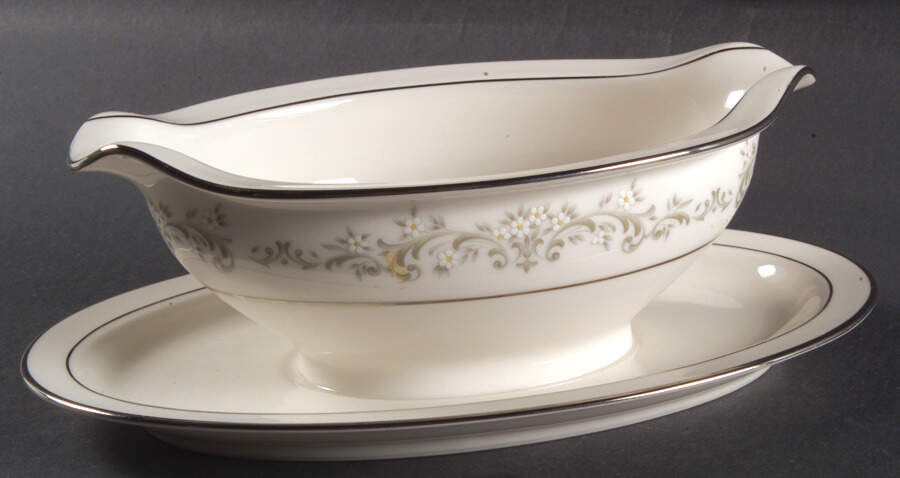 Parkridge Gravy Boat with Attached Underplate by Noritake-1