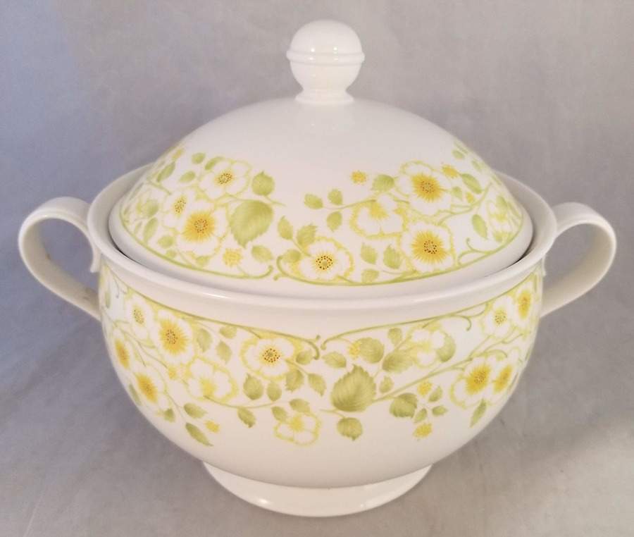 Parkside 2 Qt Round Covered Casserole by Noritake-1