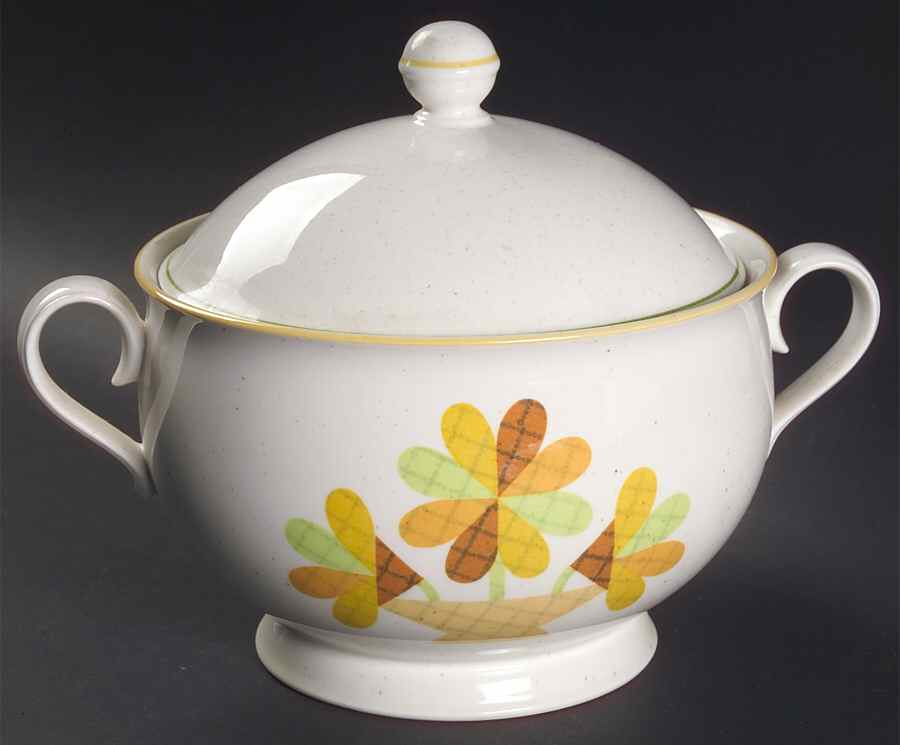 Patches 2 Qt Round Covered Casserole by Noritake-1