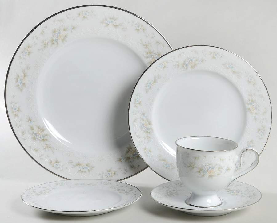 Patience 40 Piece Estate Set by Noritake-1