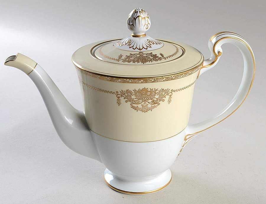 Penelope Coffee Pot & Lid by Noritake-1