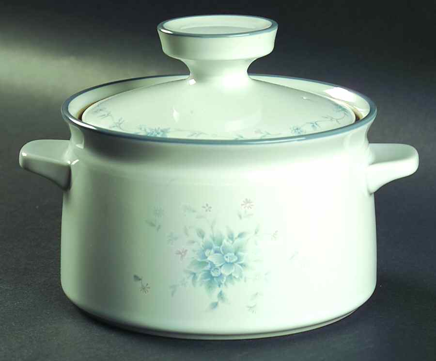 Penzance 1.25 Qt Round Covered Casserole by Noritake-1