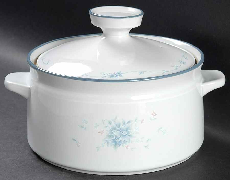Penzance 2.25 Qt Round Covered Casserole by Noritake-1