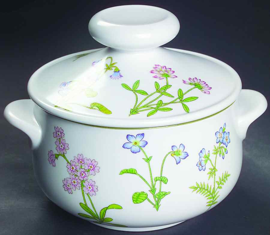 Petals Plus 1.25 Qt Round Covered Casserole by Noritake-1