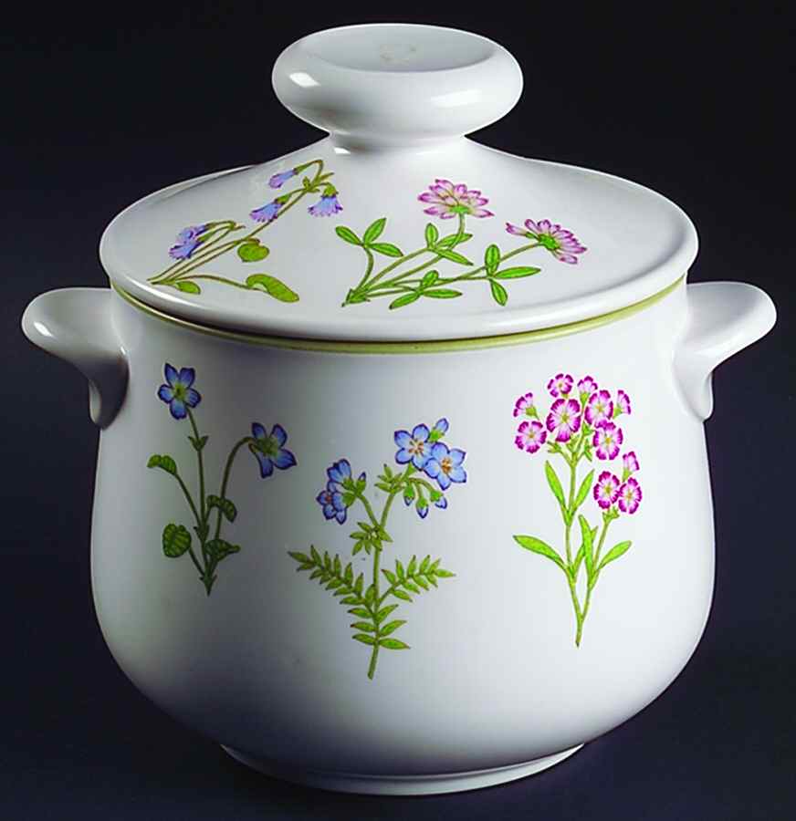 Petals Plus 2 Qt Round Covered Casserole by Noritake-1