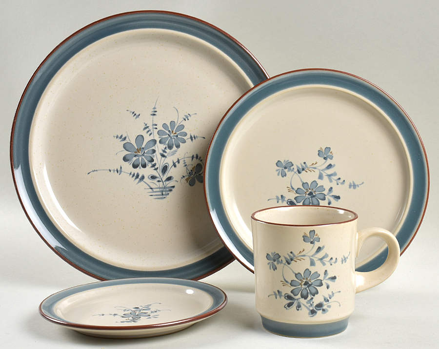 Pleasure 4 Piece Place Setting by Noritake-1
