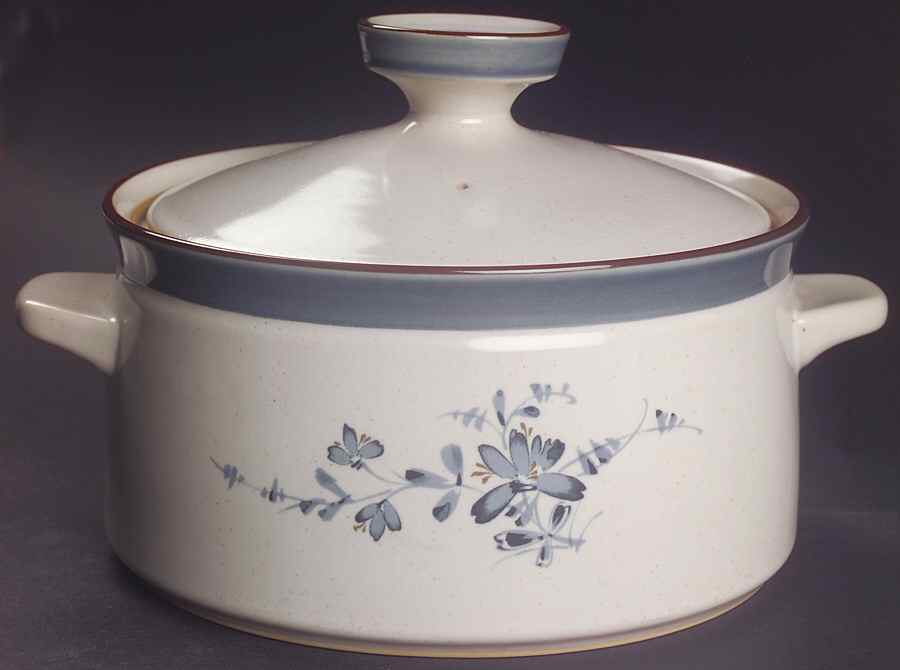 Pleasure 2.25 Qt Round Covered Casserole by Noritake-1