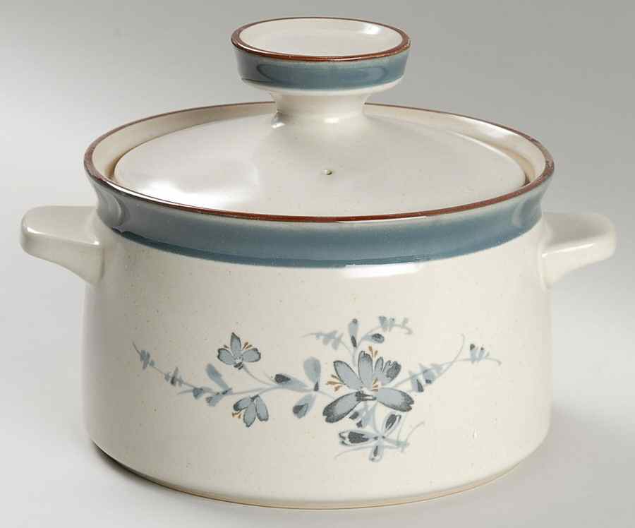 Pleasure 1.25 Qt Round Covered Casserole by Noritake-1