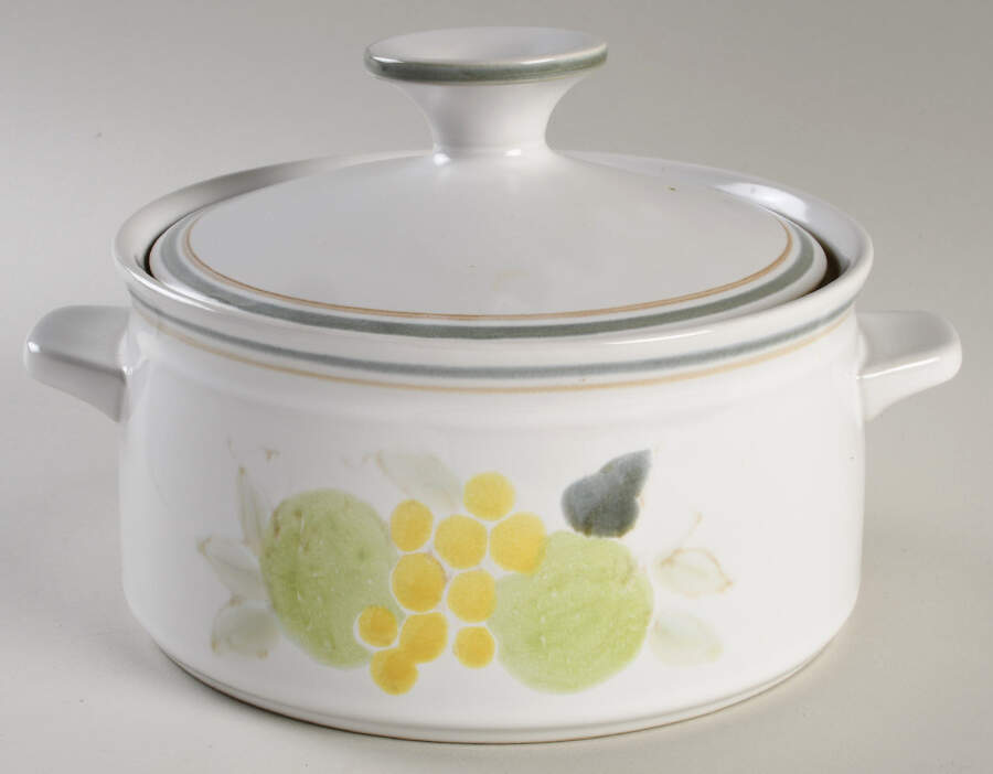 Plenty 2.25 Qt Round Covered Casserole by Noritake-1