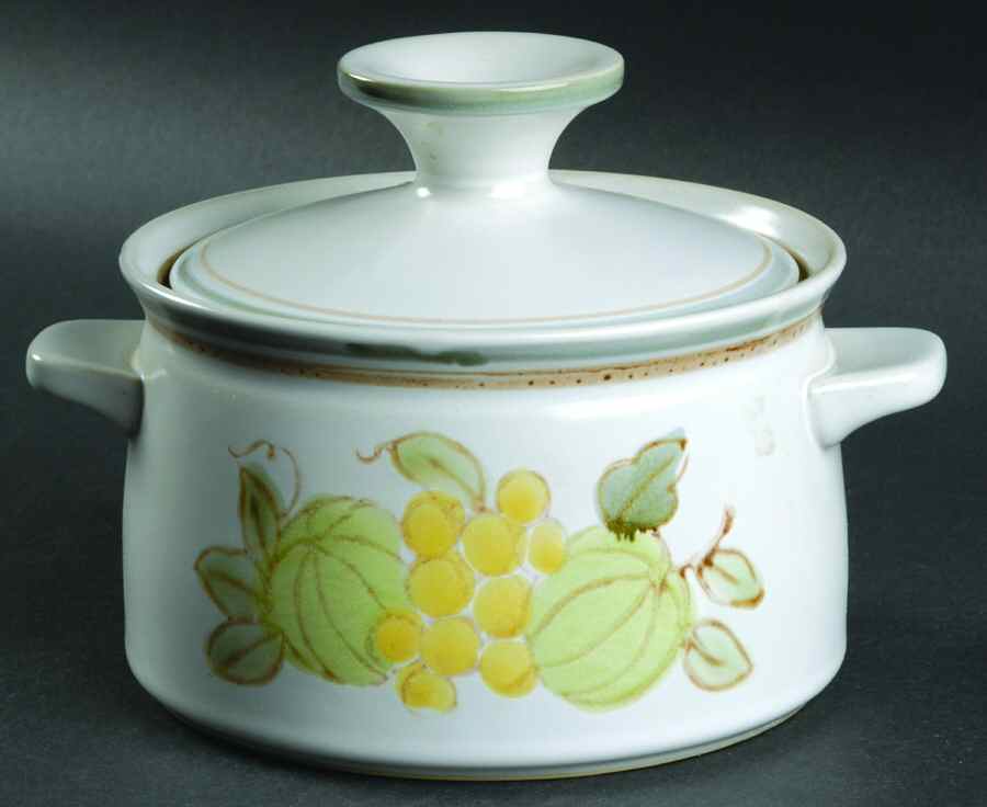 Plenty 1.25 Qt Round Covered Casserole by Noritake-1