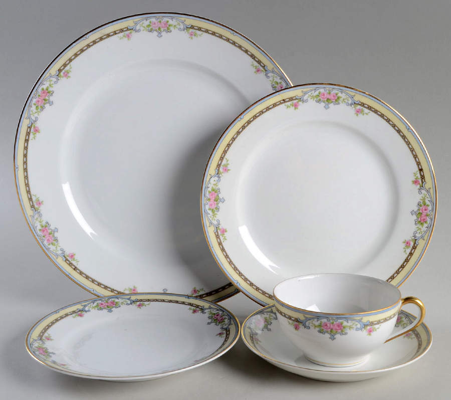 Poinciana 5 Piece Place Setting by Noritake-1