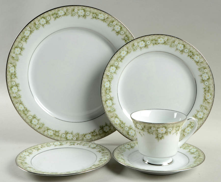 Princeton 40 Piece Estate Set by Noritake-1