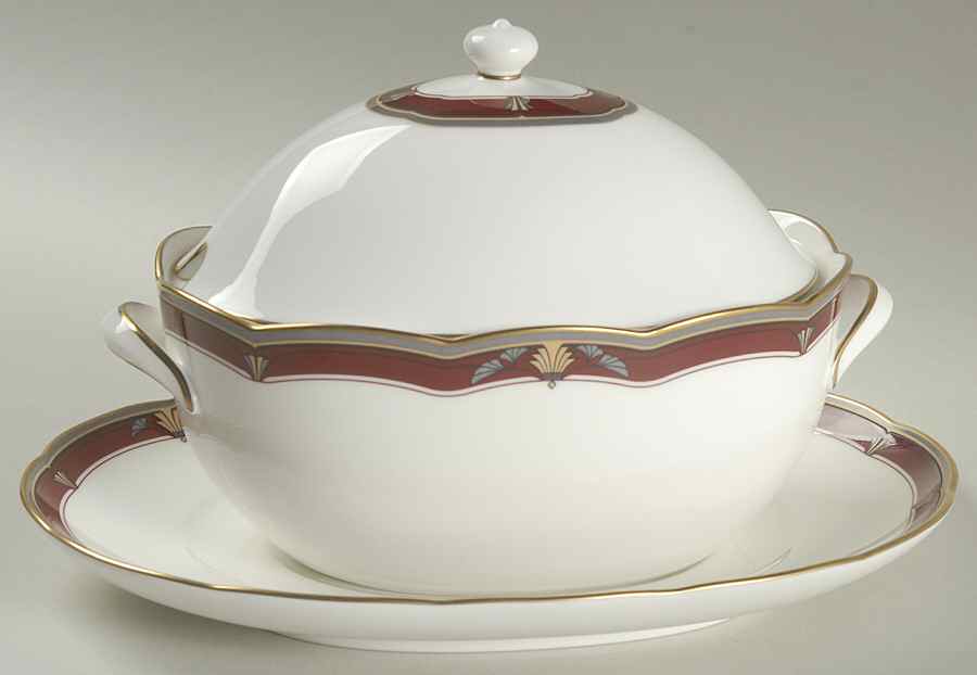 Queen's Splendor Gravy Boat & Lid w/Underplate by Noritake-1