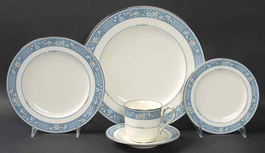 Randolph 5 Piece Place Setting by Noritake-1